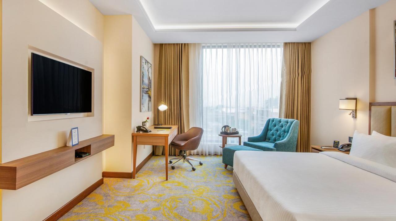 Golden Tulip Jalandhar Hotel Exterior photo