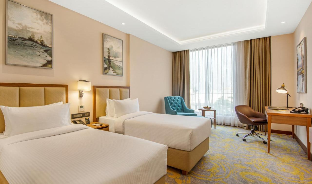 Golden Tulip Jalandhar Hotel Exterior photo