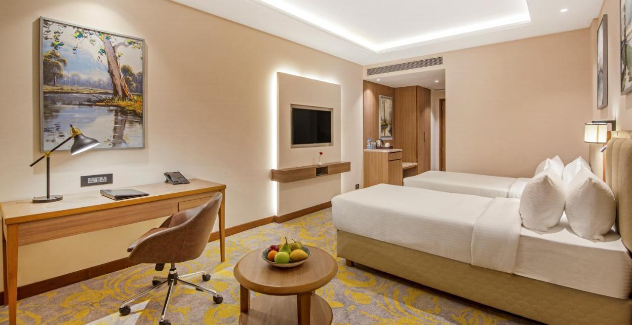 Golden Tulip Jalandhar Hotel Exterior photo