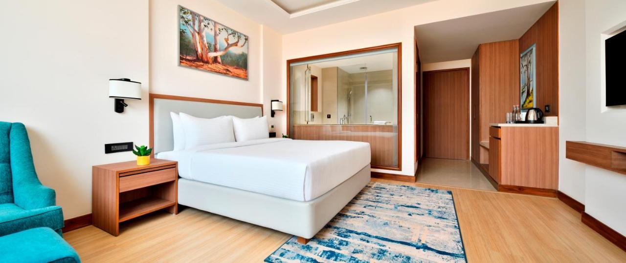 Golden Tulip Jalandhar Hotel Exterior photo