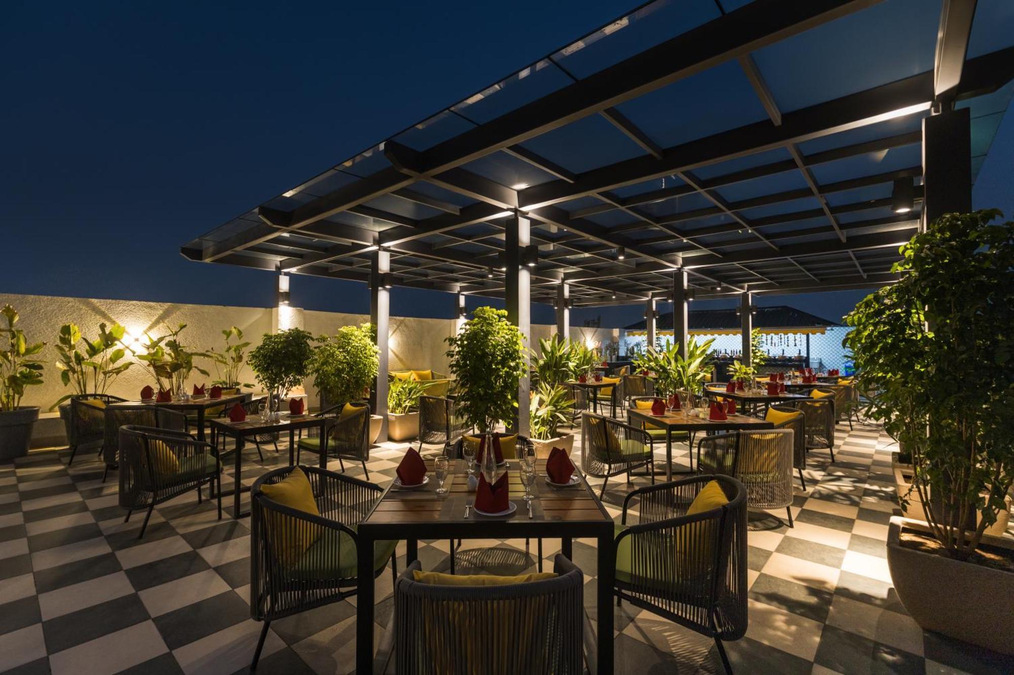 Golden Tulip Jalandhar Hotel Exterior photo